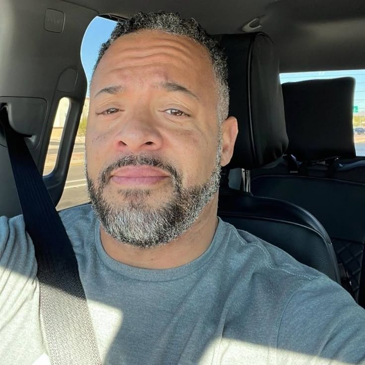 <em><strong>Miguel Costa</strong></em>